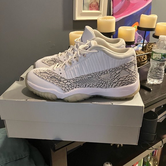 Jordan’s retro 11 - Picture 2 of 4